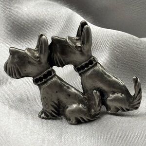 Vintage Twin Scottie Dog Brooch - Textured Scottish Terrier Pin